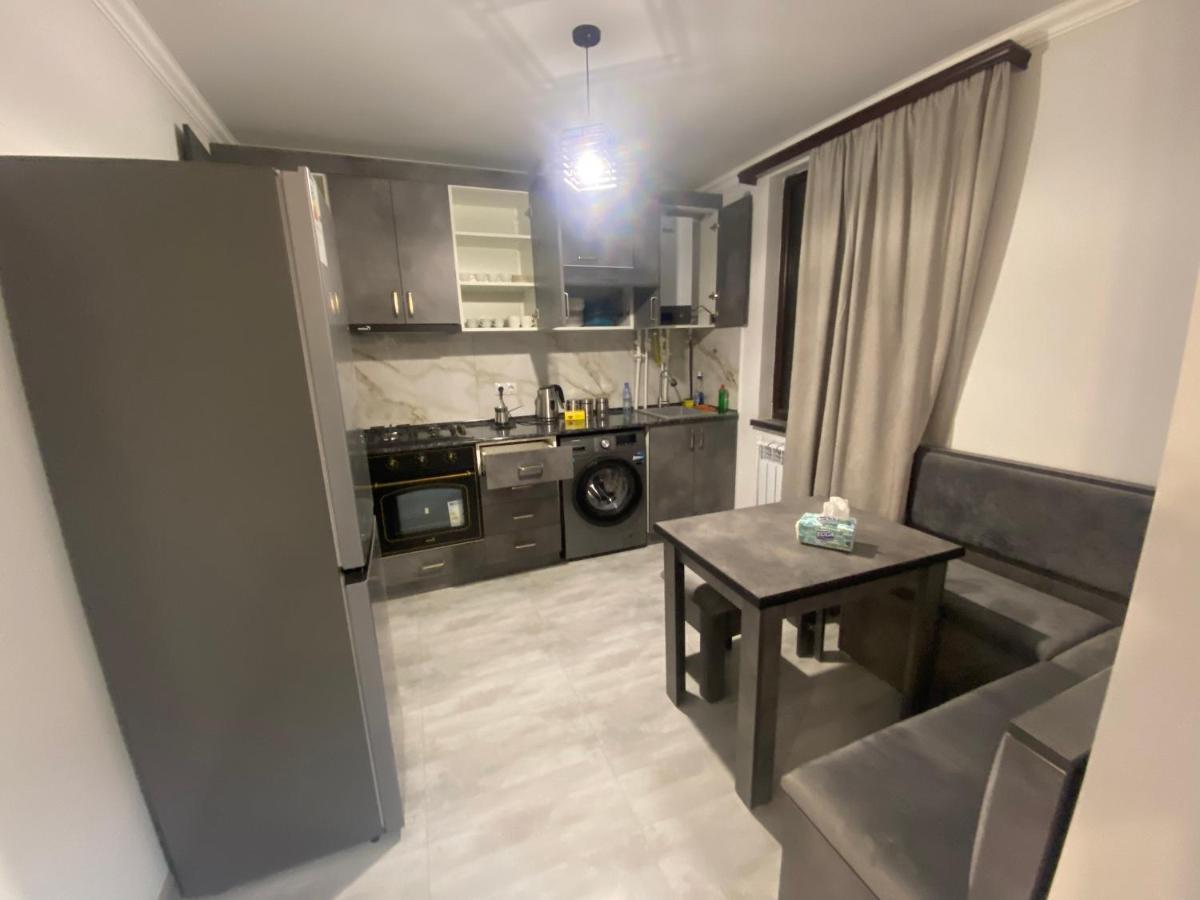 2 Cosy Apartment In Townhouse Near Airport Evn Geghanist  ภายนอก รูปภาพ
